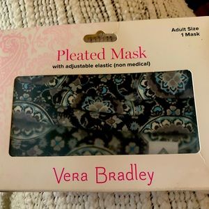 Vera Wang pleated mask